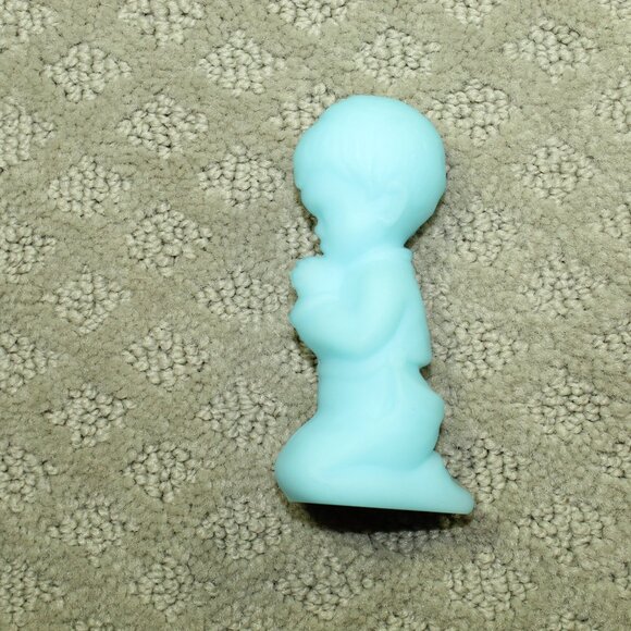 Vintage Fenton 3.75" Satin Blue Glass Praying Boy Figurine with Original Sticker - Picture 3 of 10